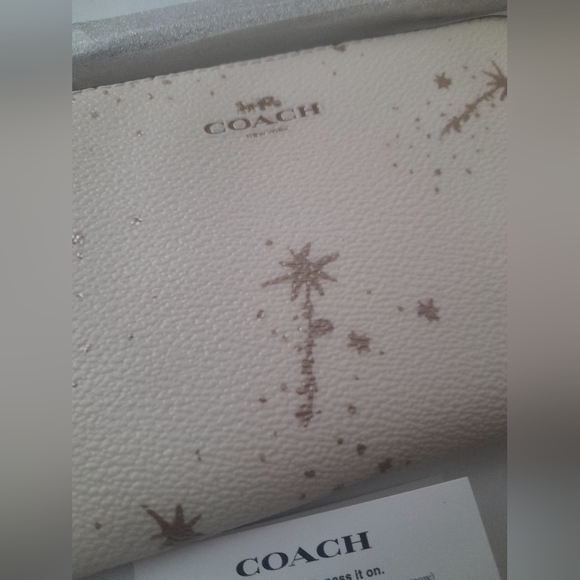 New Coach Wristlet With Star Print NWT - Picture 4 of 5